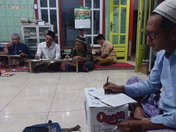 Kajian Rutin Ahad Kliwon Oleh Alumni Pondok Pesantren Raudlatut Thalabah di Mushala Darus Salam Gladag Kajian Rutin Ahad Kliwon Pondok Pesantran Raudlatut Thalabah
