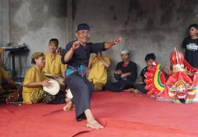 Pencak Sumping, Desa Tamansuruh