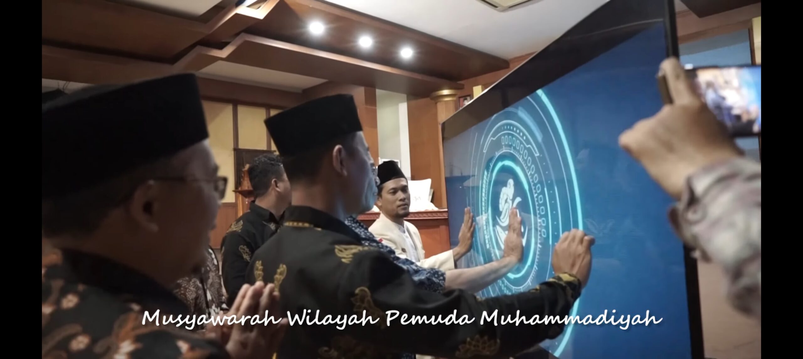 Heri Iskandar Pencipta Lagu Pemuda Negarawan di Musywil XVII Pemuda Muhammadiyah Jawa Timur Heri Iskandar Pencipta Lagu Pemuda Negarawan di Musywil XVII Pemuda Muhammadiyah Jawa Timur