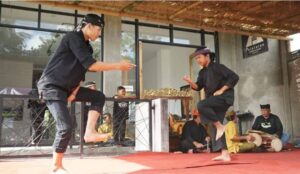Festival Sepekan Tamansuruh, Pencak Sumping