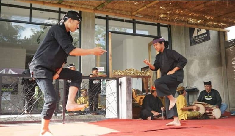 Festival Sepekan Tamansuruh 2023, Mengangkat Budaya Dan Tradisi Desa Tamansuruh Yang Lestari Festival Sepekan Tamansuruh, Pencak Sumping