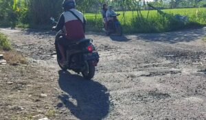 Jalan rusak desa Mangir