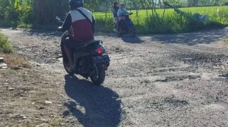 Jalan rusak desa Mangir