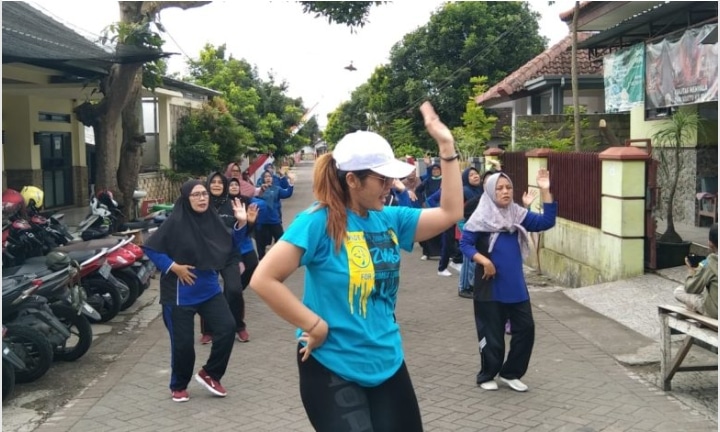 Klinik Pratama KDS Gitik Gelar Senam Sehat bersama