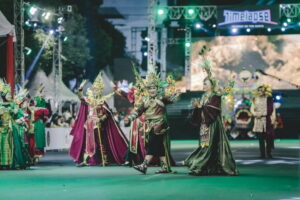 Bupati Jember Kenakan Kostum IKN dalam Grand Carnival