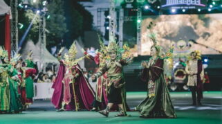 Bupati Jember Kenakan Kostum IKN dalam Grand Carnival
