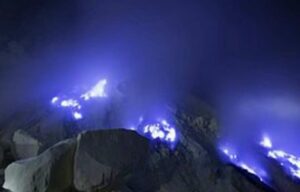 Fenomena Blue Fire Gunung Ijen Banyuwangi