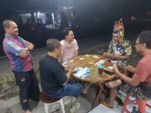 Permainan Kartu Remi Masih Menjadi Cara Perekat Sosial di Masyarakat