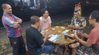 Permainan Kartu Remi Masih Menjadi Cara Perekat Sosial di Masyarakat