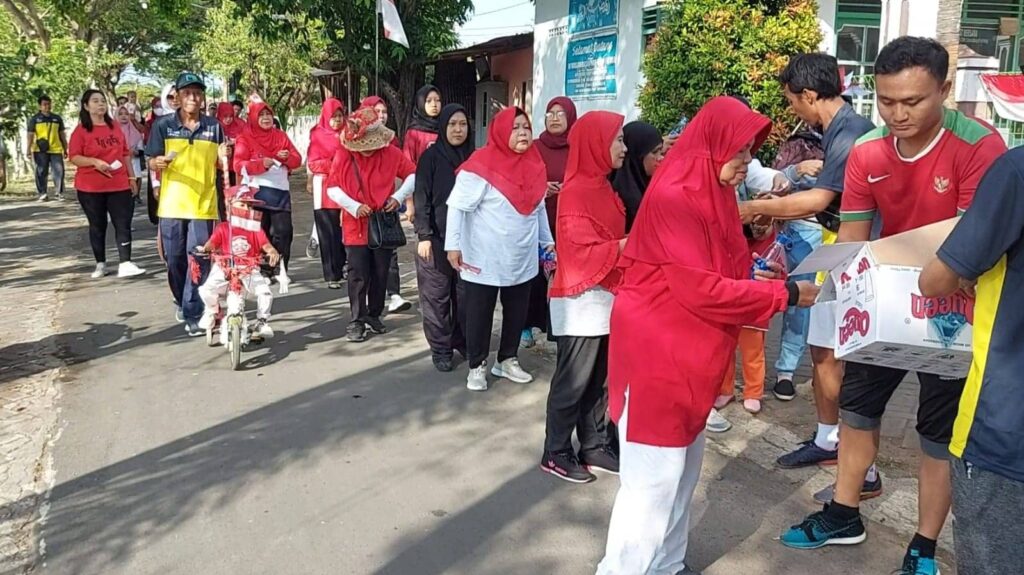 Lingkungan Krajan Pakis Banyuwangi Gelar Jalan Sehat