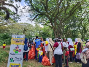 Foto: Gerakan Merdeka Sampah Bersama DLH Jawa Timur & Nasyiah
