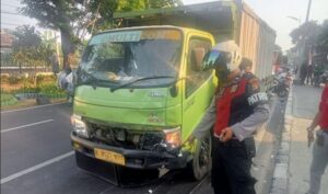 Pemotor yang Terlibat Kecelakaan dengan Truk di Jakarta Selatan
