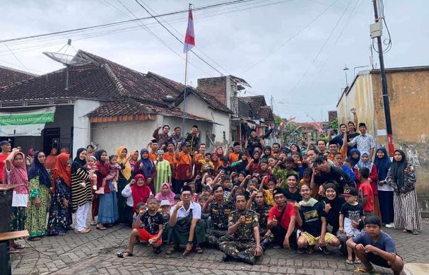 Warga Labanasem Gelar Upacara HUT RI ke 78 di tengah kampung