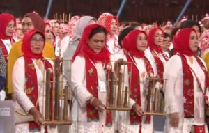 Pagelaran Angklung di Stadion Utama Gelora Bung Karno