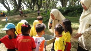 edukasi pengurai sampah organik dengan maggot