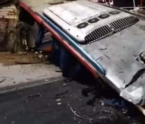 kecelakaan bus di jalur ngawi madiun