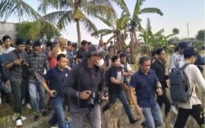 Hindari Gesekan Dengan Massa Penolak, Rocky Gerung Tinggalkan Lokasi