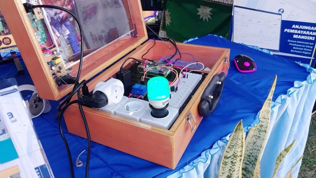 Salah satu karya SMK Muhammadiyah 6 Rogojampi, "Internet Of Think"