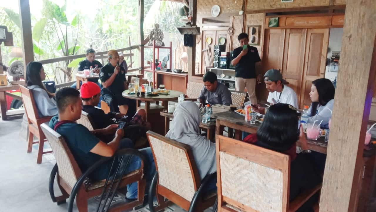 Pertemuan Rutin PAKARWANGI di Mbale Warisan, Ciptakan Kolaborasi Hangat antar Pelaku UMKM Banyuwangi pertemuan para pelaku UMKM yang tergabung dalam PAKARWANGI