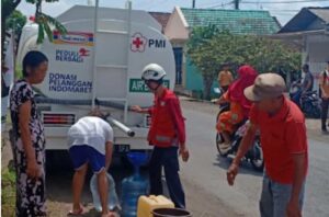 Distribusi Air Bersih untuk Warga Terdampak Kekeringan