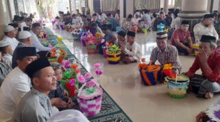 Tradisi Endog-endogan Dengan Timba di Pengatigan