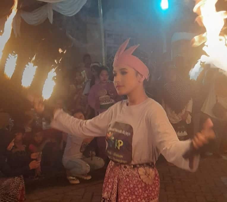 Pemuda Kejoyo, Desa Tambong gelar Pertunjukan Pencak Obor