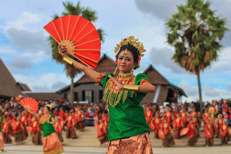 Tarian Tradisional Sulawesi