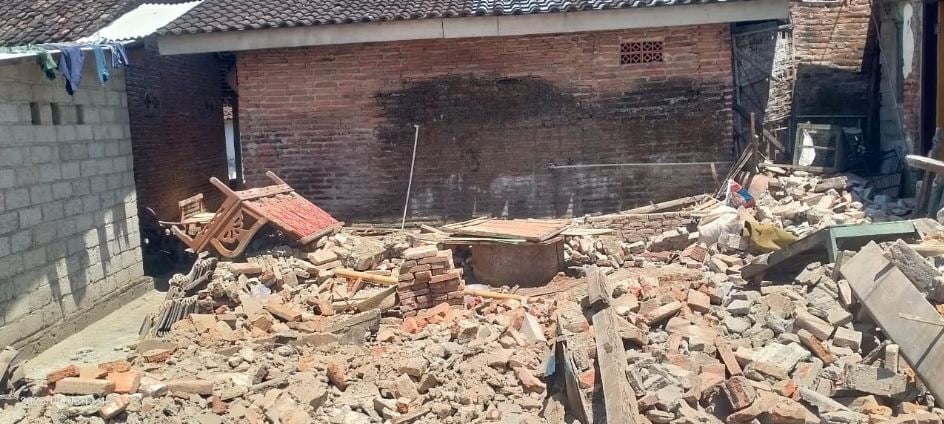 korban gempa Rumah Ambruk di Desa Labanasem