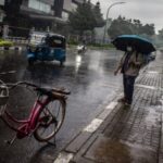 Waspadai Hujan Ekstrem, BMKG Layangkan Peringatan untuk Wilayah Barat hingga Timur Indonesia