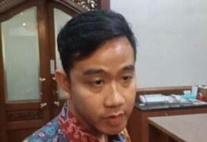 Gibran kembali berkantor usai pengumuman bacapres Prabowo Subianto