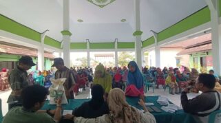 Pembagian Bantuan Sosial Sembako di Desa Labanasem