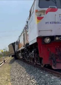 Kecelakaan KA di Kulon Progo: Kericuhan di Rel Tersebar di Media Sosial