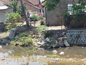 Bangunan Plengsengan dan Pintu Air dari APBD Banyuwangi Ambrol Diduga Kualitas Buruk