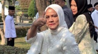 Iriana Jokowi dan Joko Widodo Memberikan Isyarat Positif