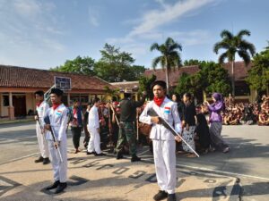Upacara Bendera dan Pembelajaran Sejarah Peringati Hari Pahlawan