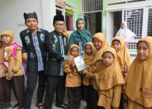 Buku “Petualangan Penaku” Karangan Siswi MI Darun Najah II, Untuk KaKankemenag Banyuwangi di Banyuwangi
