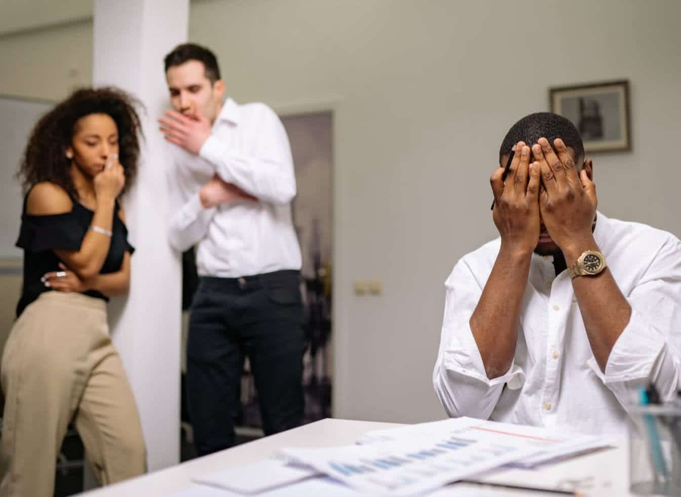 5 Penyebab Orang Lain Malas Berbicara Denganmu