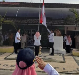 SMPN 2 Rogojampi Gelar Upacara HGN 2023 Tingkat Sekolah, Petugas Dari Para Guru di Banyuwangi