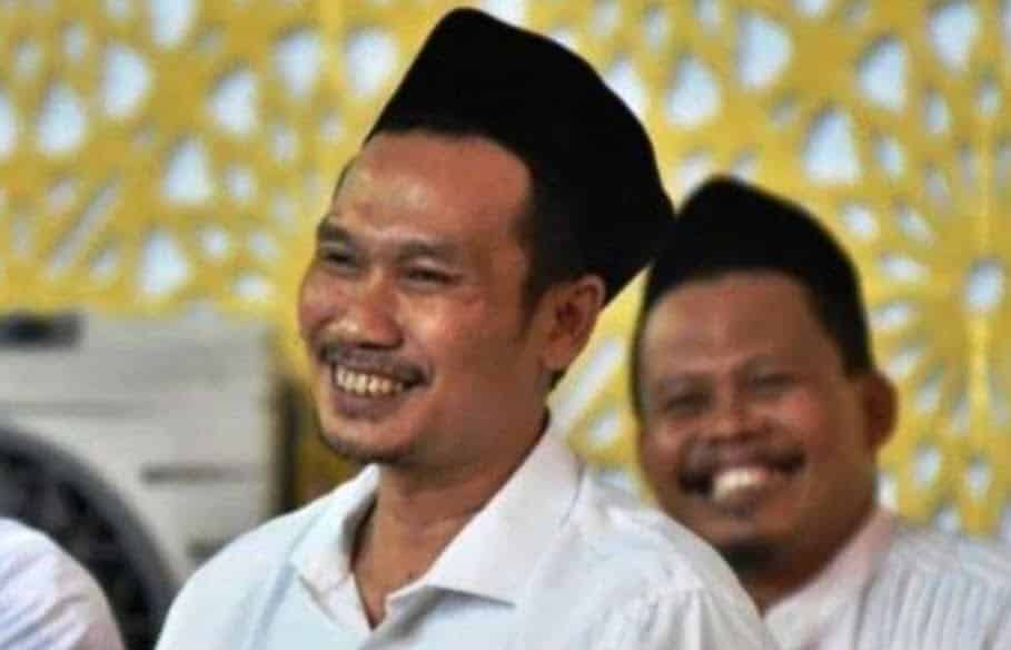 Gus Baha, Ulama Ternama dengan Kata-kata Mutiara yang Menyejukkan Hati Gus Baha, Ulama Ternama dengan Kata-kata Mutiara yang Menyejukkan Hati