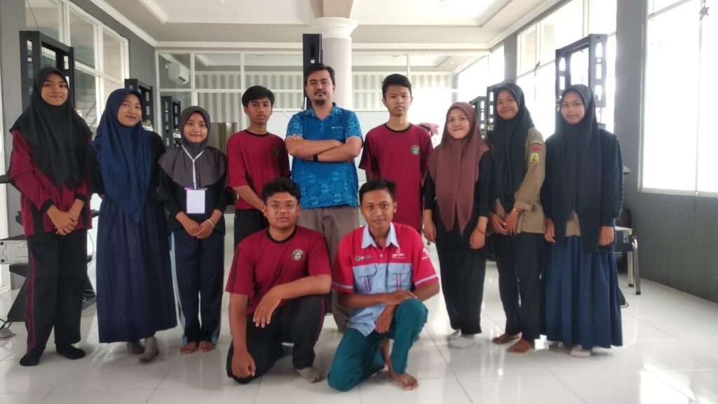 Pelatihan Dan Sertifikasi Mikrotik (MTCNA) di SMK Muhammadiyah 6 Rogojampi: Axelbit dan Ditpsmk Berkolaborasi