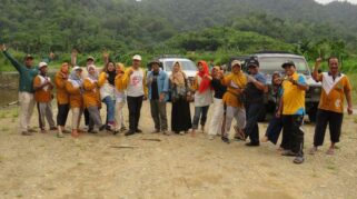 Lentera Sastra Lepas Tukik di Pantai Sukamade di Akhir Tahun 2023