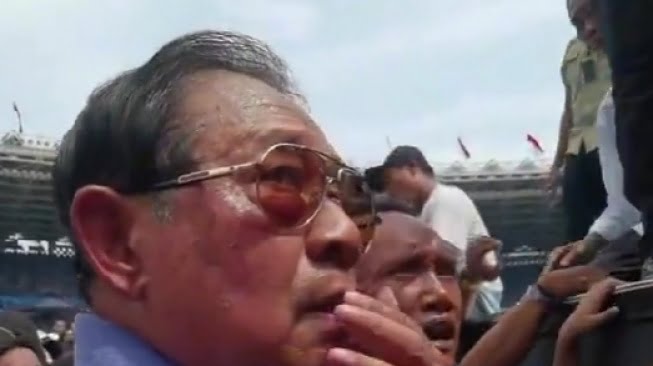 "SBY Mengalami Kemerahan dan Keringat Berlimpah saat Mendukung Prabowo, Khawatir Terkena Heatstroke"