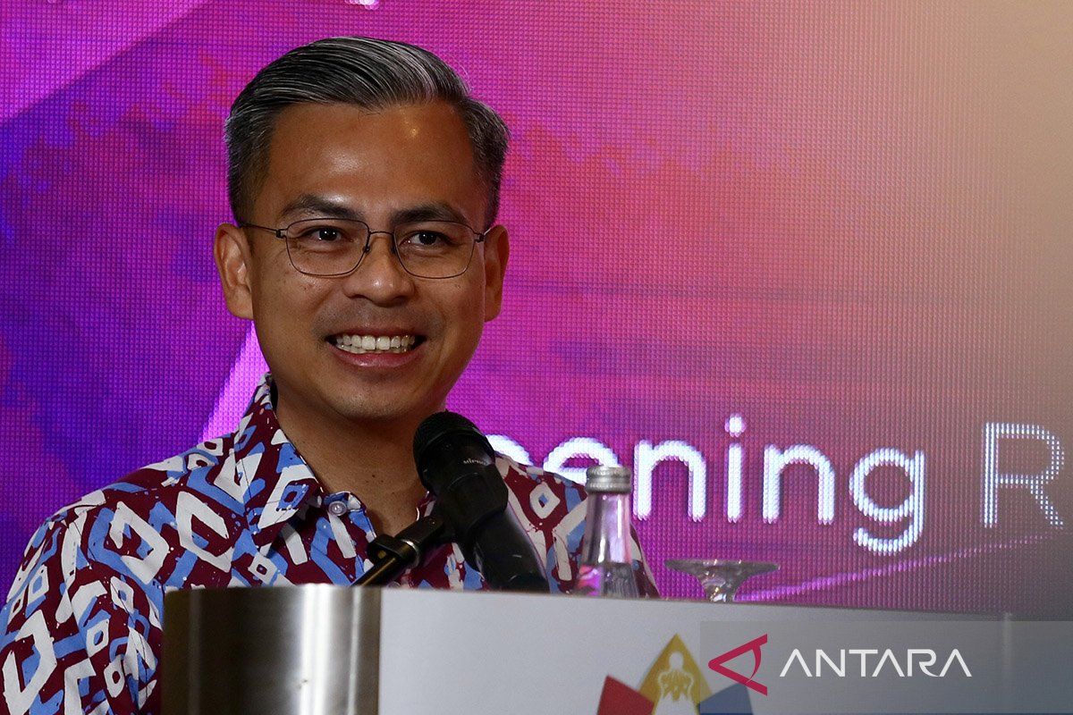 Menteri Komunikasi Malaysia Resmikan Kode Etik Baru bagi Wartawan untuk Meningkatkan Kualitas Komunikasi 9 Menteri Malaysia Mengeluarkan Kode Etik Terbaru untuk Wartawan demi Meningkatkan Mutu Komunikasi