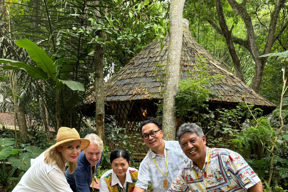 Dubes RI Memfasilitasi Investor Bulgaria dalam Mengeksplor Kerjasama Pendidikan 10 Dubes RI Membantu Investor Bulgaria untuk Maksimalkan Potensi Kerjasama Pendidikan melalui Fasilitasi yang Diberikan