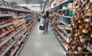 "Potensi Terjadinya Koreksi Penjualan Ritel pada Bulan Februari 2024 Akibat Kenaikan Harga Pangan"
