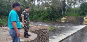 Koramil 0825/09 Tegaldlimo Patroli Debit Air dan Pengamanan Desa