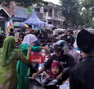 Pergunu Banyuwangi Bagi Takjil di Acara Harlah Pergunu 72