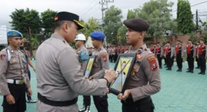 2 polisi banyuwangi di pecat tidak hormat