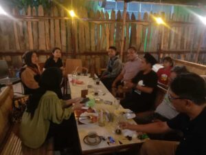 LPKMI Diskusi di Kafe Angkringan Naga Banyuwangi