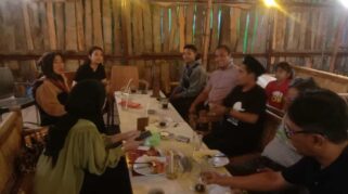 LPKMI Diskusi di Kafe Angkringan Naga Banyuwangi